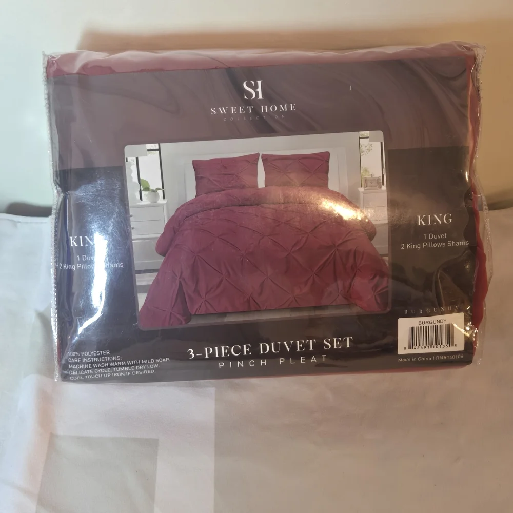 Luxurious Burgundy 3-Piece Duvet Set